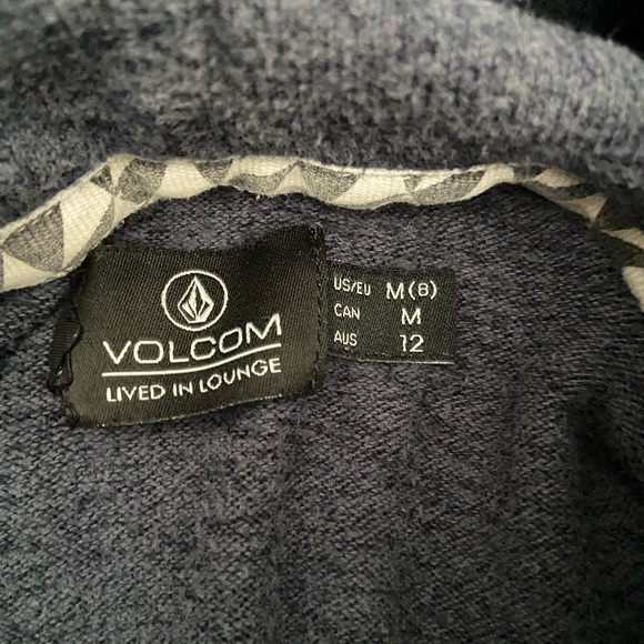Size M Volcom zip up. - Picture 3 of 3